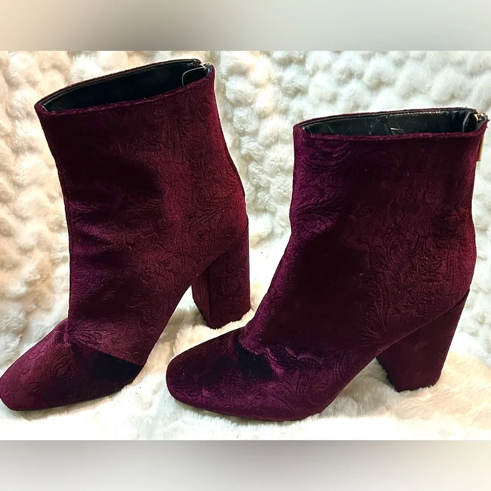 Jessica Simpson Etched Velvet Burgundy block heel ankle boots women’s size 7.5M - Picture 2 of 12